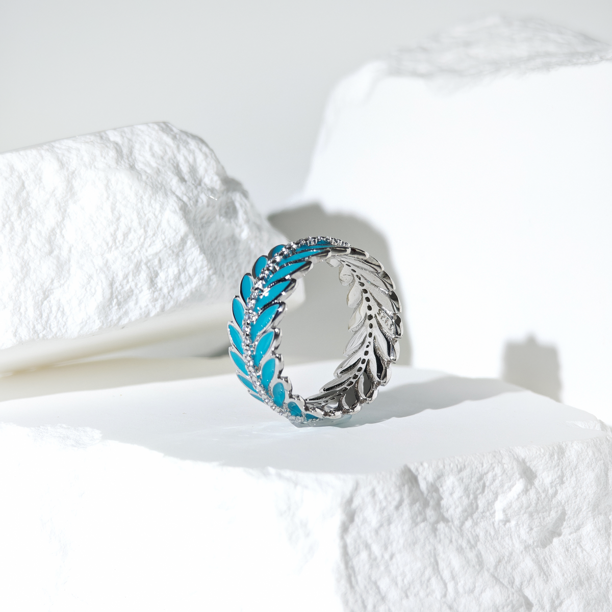 Laurel Enamel Band Ring