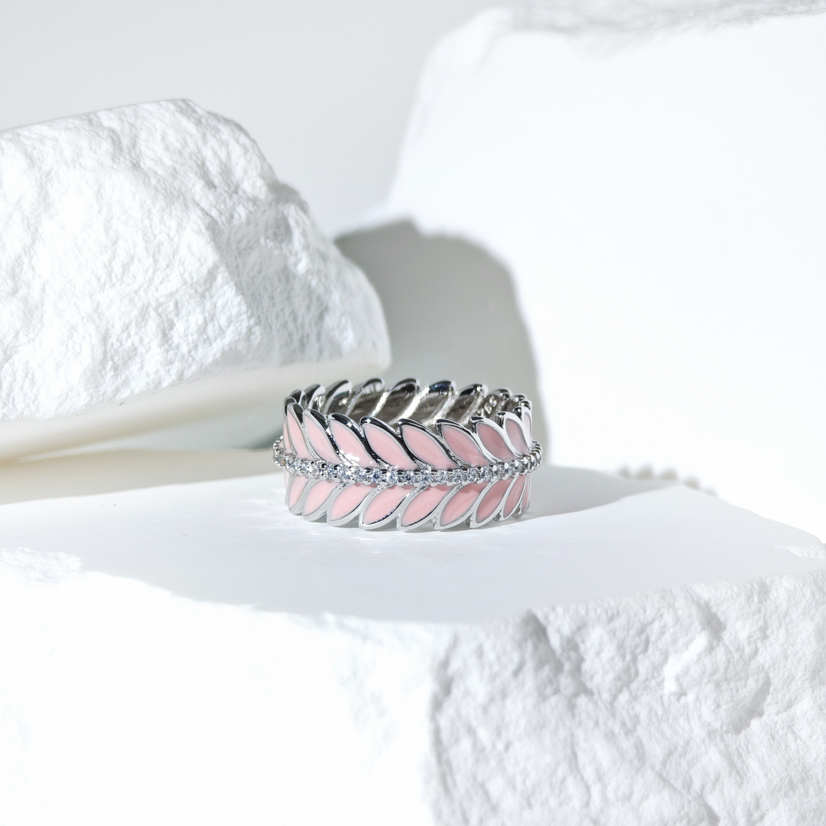 Laurel Enamel Band Ring