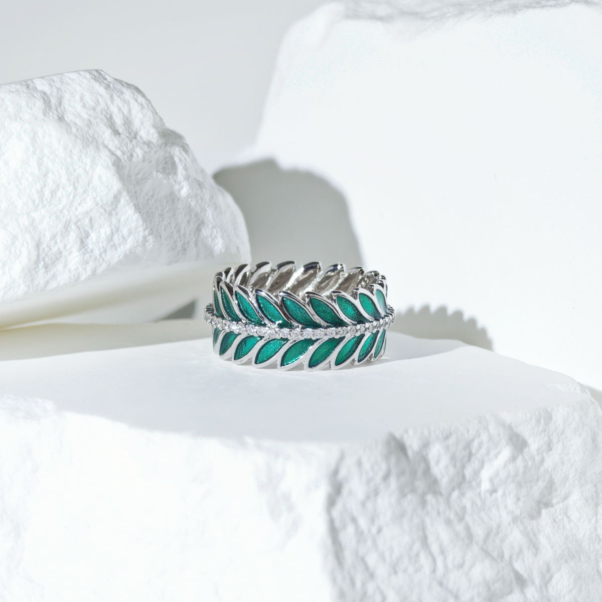 Laurel Enamel Band Ring