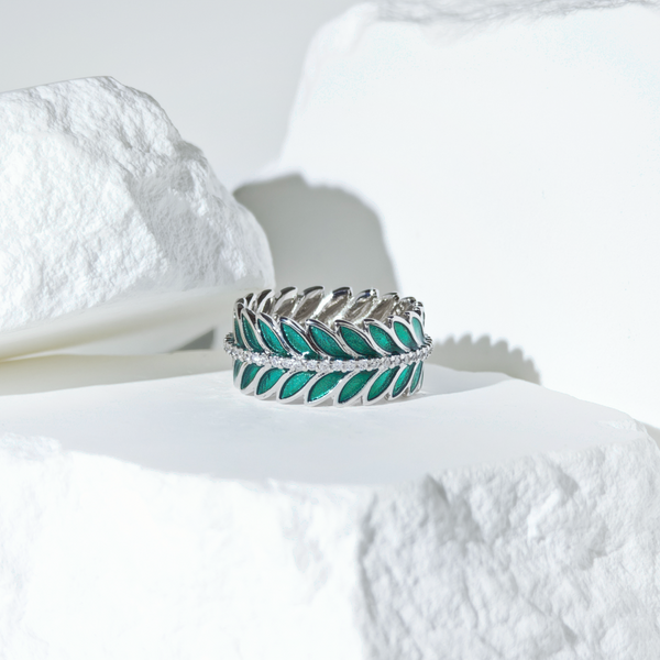 Laurel Enamel Band Ring