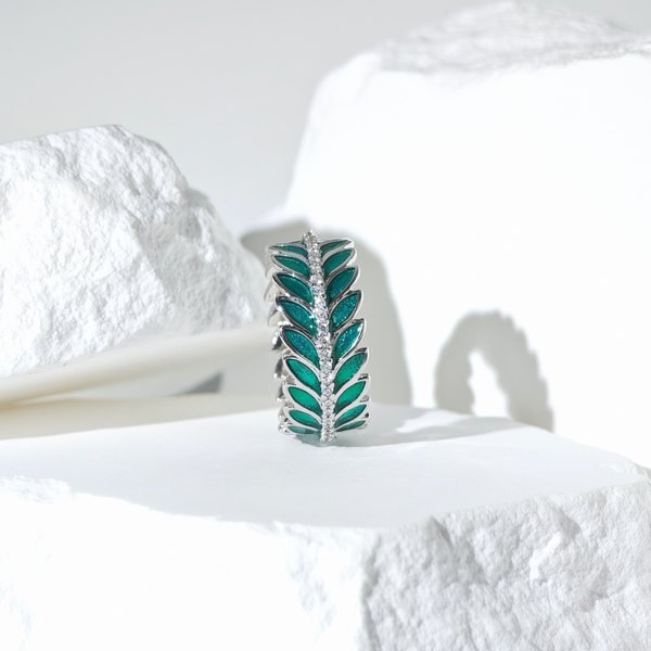 Green Laurel Enamel Band Ring