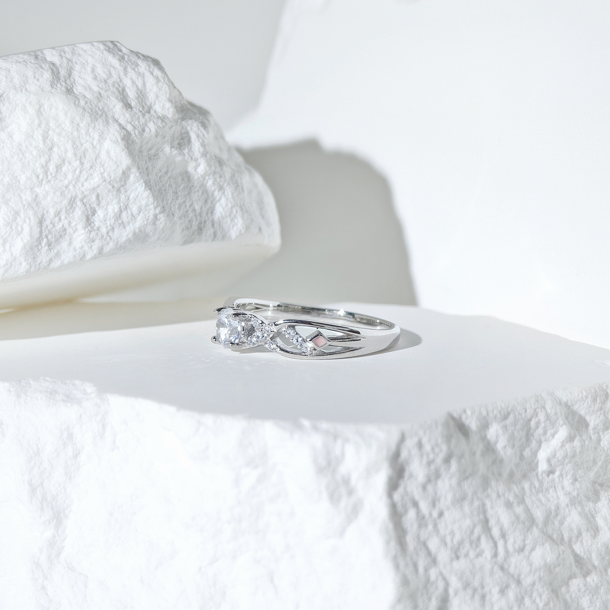 Moissanite Twisted Bloom Ring